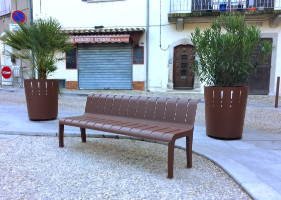 Banc et jardinières